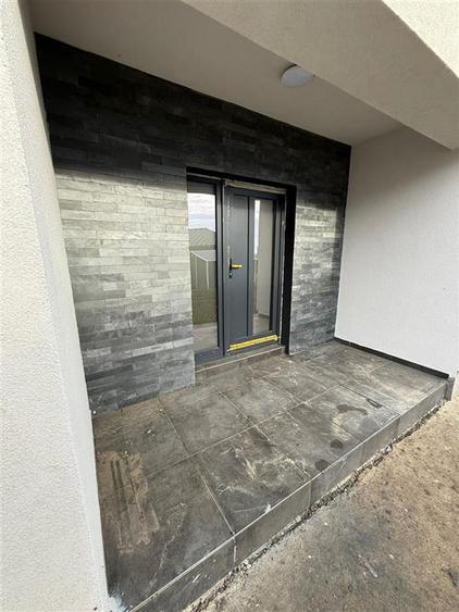 Casă cu 4 camere cu Teren 750 Mp în Aroneanu