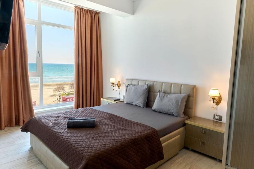 Apartament cu 3 camere decomandat în Mamaia-Sat