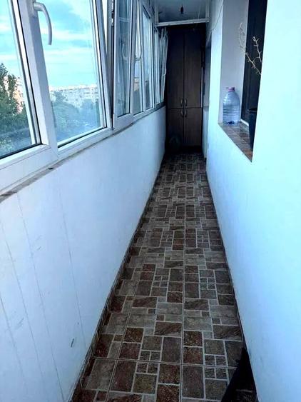 Apartament cu 3 camere semidecomandat, mobilat în Tineretului
