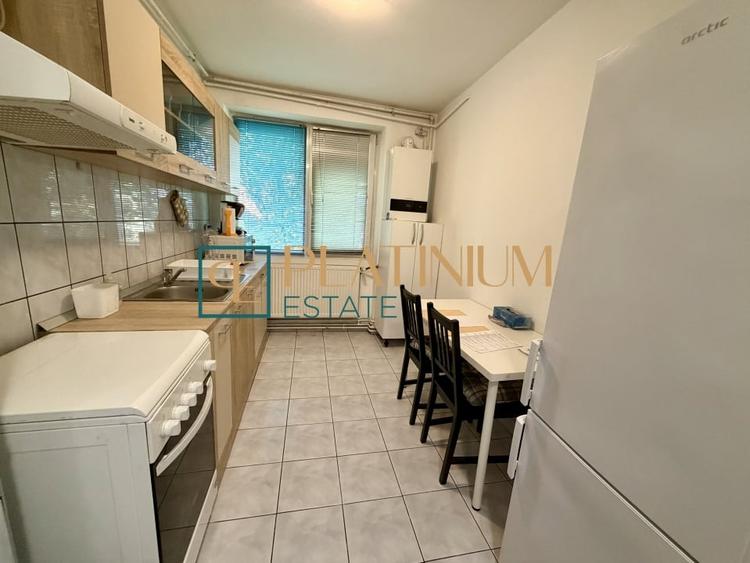 Apartament cu 3 camere semidecomandat, mobilat în Medicină