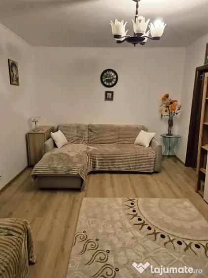 Apartament cu 3 camere semidecomandat în Militari