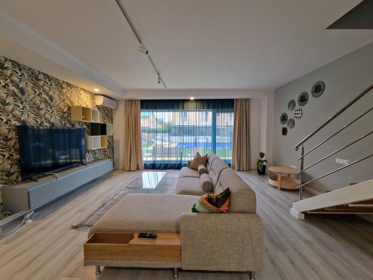 Duplex cu 4 camere cu Piscina în Ștefăneștii de Jos