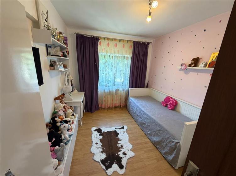 Apartament cu 3 camere decomandat, mobilat în Sud