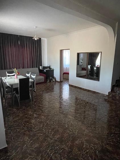 Casă individuală cu 8 camere cu Teren 3000 Mp în Firiteaz