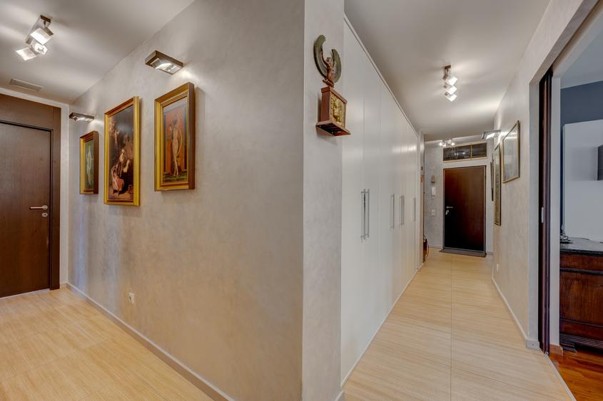Apartament cu 4 camere decomandat în Băneasa