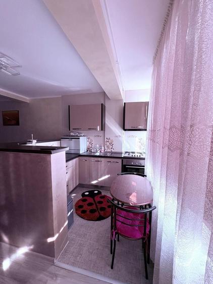 Apartament cu 3 camere semidecomandat în Obcini