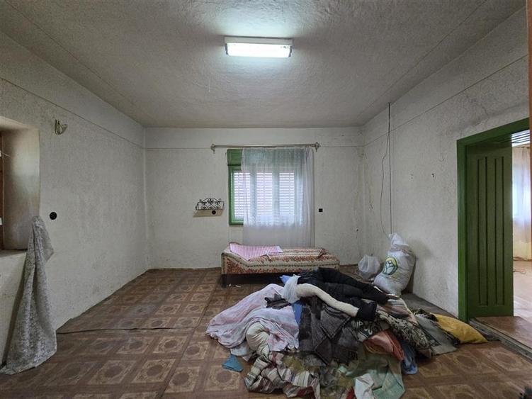 Casă individuală cu 3 camere cu Teren 7900 Mp în Boiu