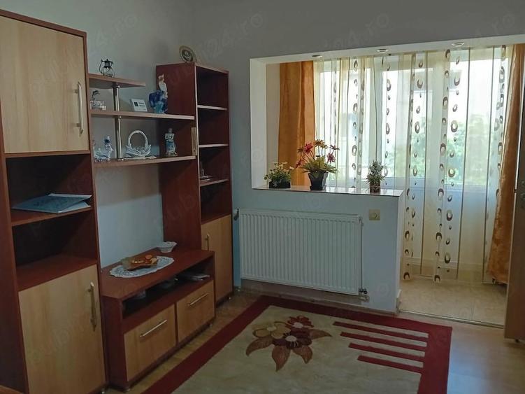 Garsonieră decomandată în 9 Mai
