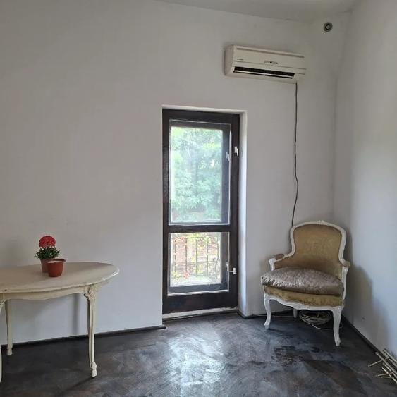 Apartament cu 3 camere semidecomandat în 13 Septembrie