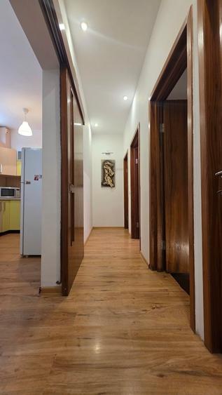 Apartament cu 3 camere semidecomandat în Alba Iulia