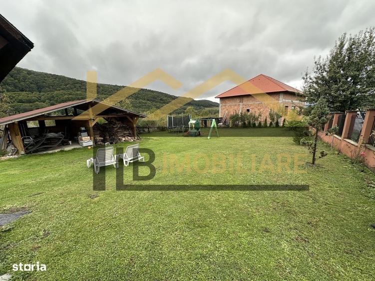 Casă cu 4 camere în Ocna de Sus