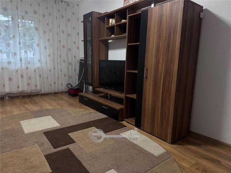 Apartament cu 2 camere decomandat în Nicolina