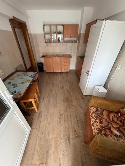 Apartament cu 3 camere decomandat în Păcii