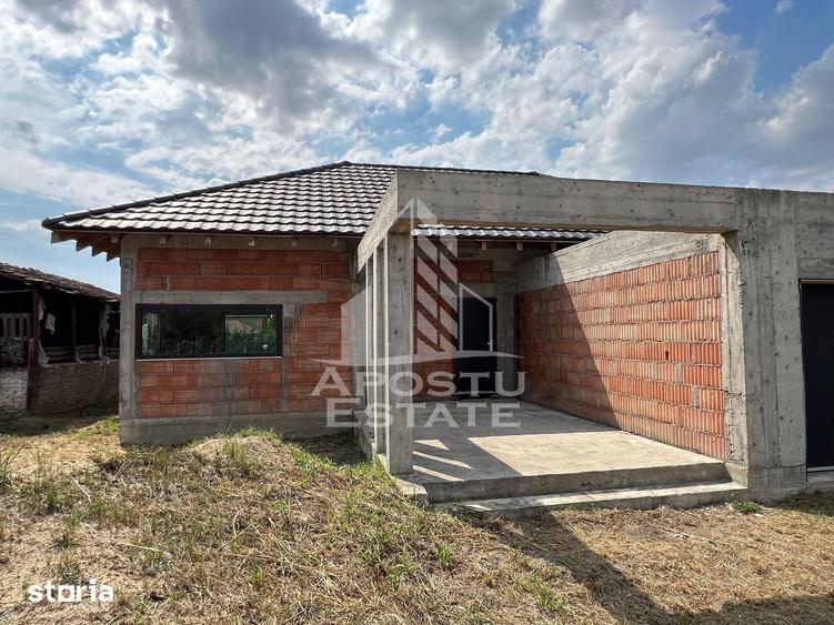 Casă cu 4 camere cu Teren 671 Mp în Parța