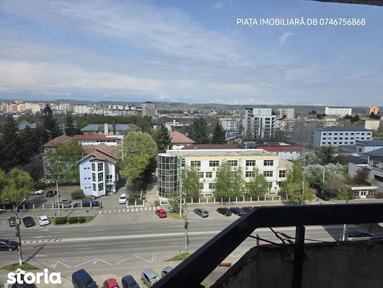 Apartament cu 4 camere decomandat în Central