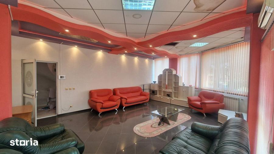 Casă cu 5 camere cu Piscina în Pieptănari