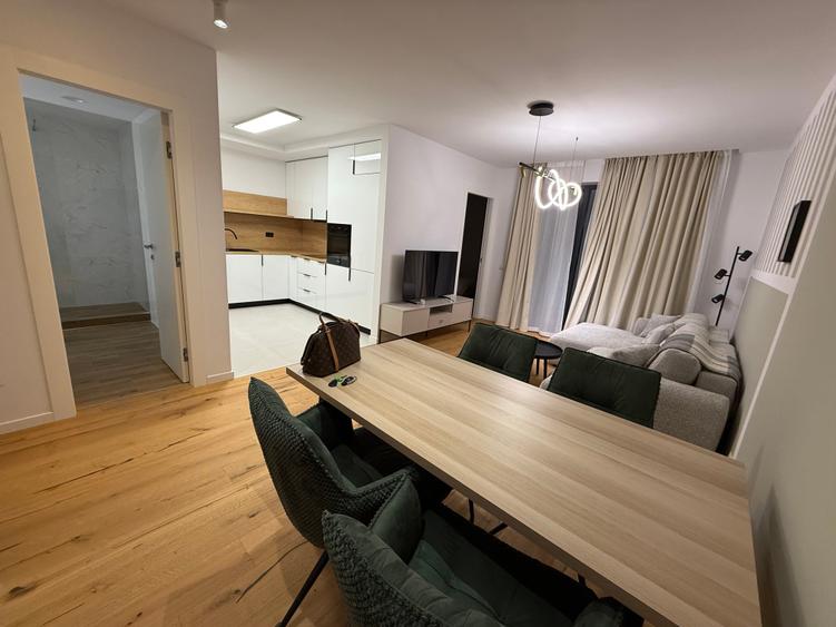 Apartament cu 2 camere semidecomandat în Aviației