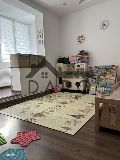 Apartament cu 3 camere decomandat în Criș