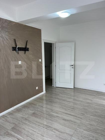 Apartament cu 3 camere decomandat, mobilat în Central