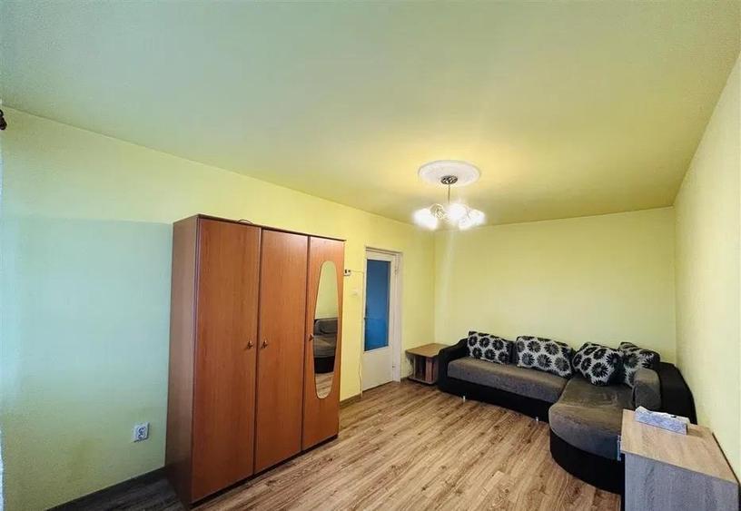 Apartament cu 2 camere semidecomandat, mobilat în Mihai Viteazul
