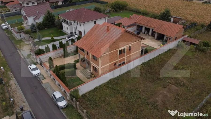 Casă cu 6 camere cu Teren 800 Mp în Vetiș