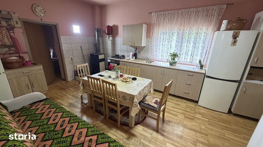 Casă cu 2 camere cu Teren 800 Mp în Florești