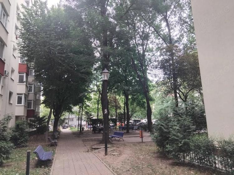 Apartament cu 2 camere semidecomandat în Berceni