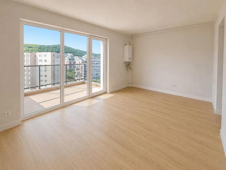 Apartament cu 3 camere semidecomandat în Florești