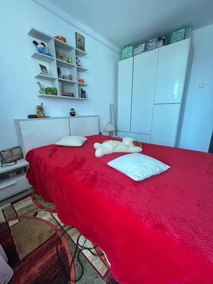 Apartament cu 3 camere semidecomandat în Astra