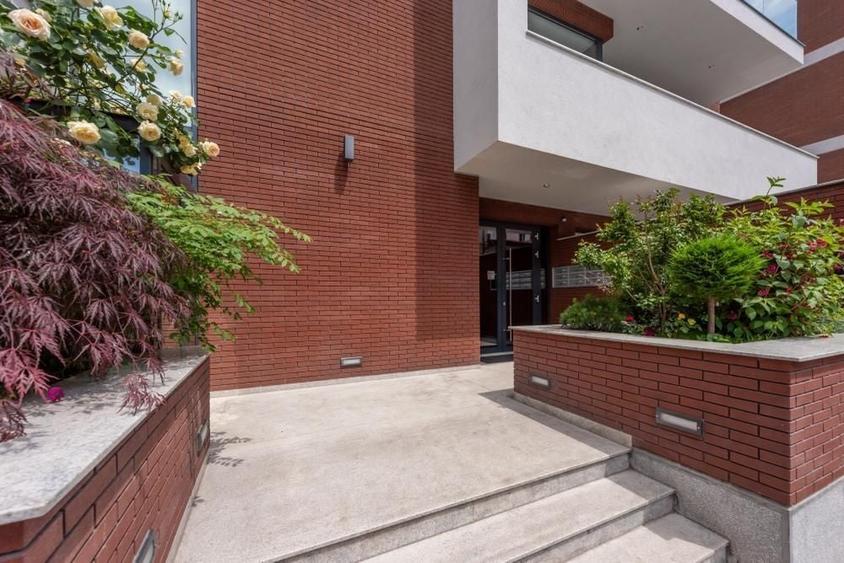 Apartament cu 3 camere decomandat, mobilat în Primăverii