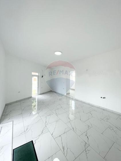 Spațiu comercial, de 50 mp, în Pârneava