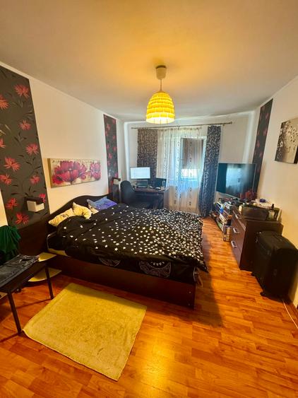 Apartament cu 3 camere decomandat în Baza 3