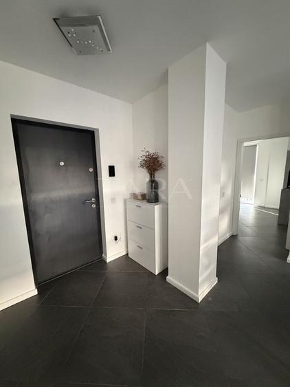 Apartament cu 3 camere semidecomandat în Sânnicoară