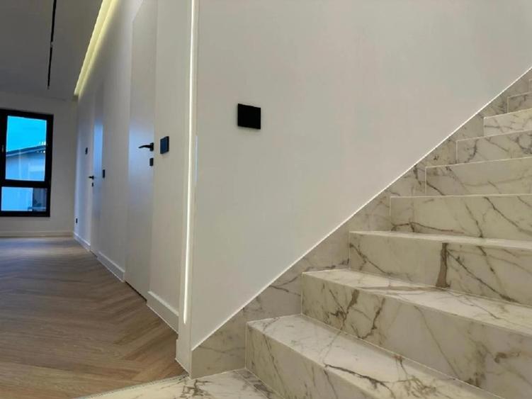 Casă individuală cu 5 camere cu Teren 500 Mp în Central