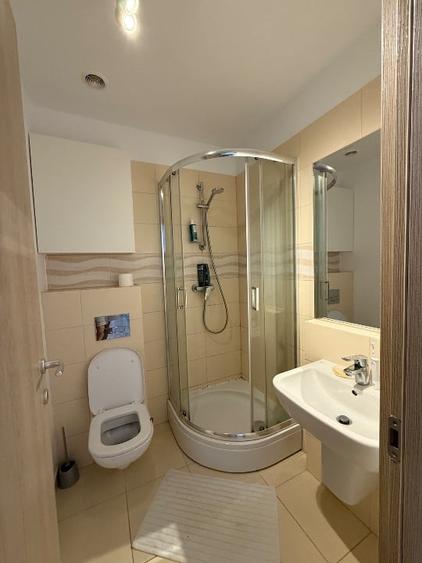 Apartament cu 3 camere decomandat, mobilat în Băneasa