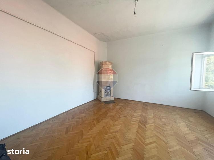 Casă cu 3 camere cu Teren 140 Mp în Central