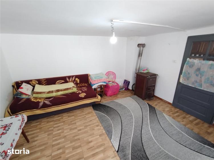 Casă cu 8 camere cu Teren 3800 Mp în Central