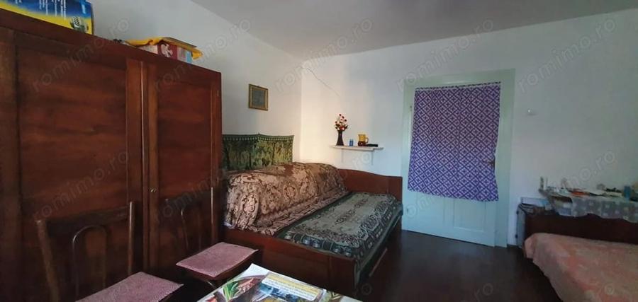 Casă cu 3 camere cu Teren 2568 Mp în Luna