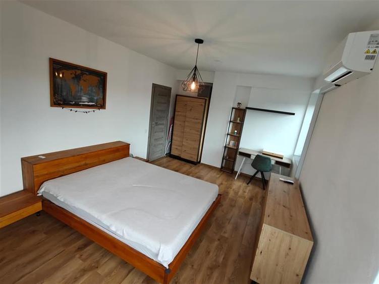 Apartament cu 3 camere circular, mobilat în Central