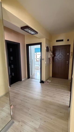 Apartament cu 3 camere decomandat, mobilat în Primo