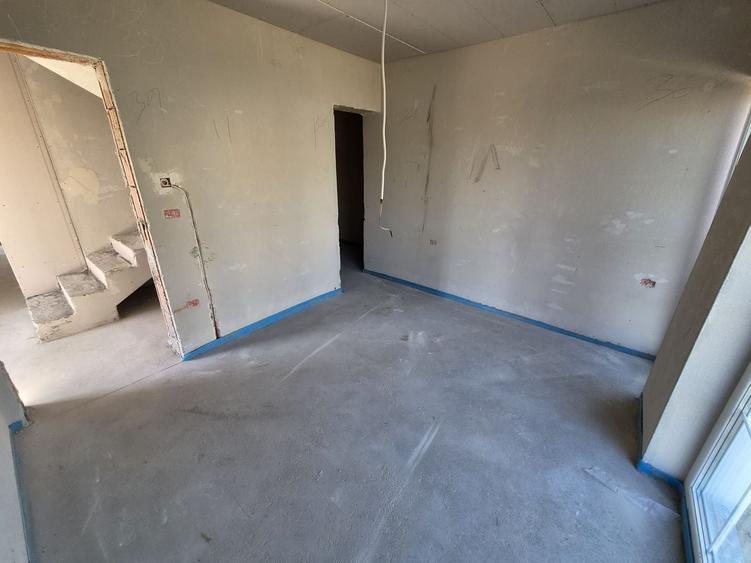 Duplex cu 4 camere cu Canalizare în Moșnița Nouă