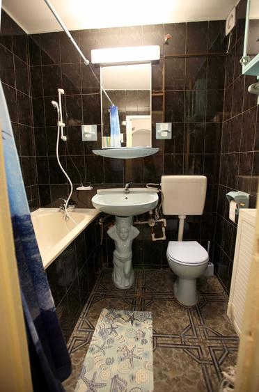 Apartament cu 3 camere decomandat în Drumul Taberei