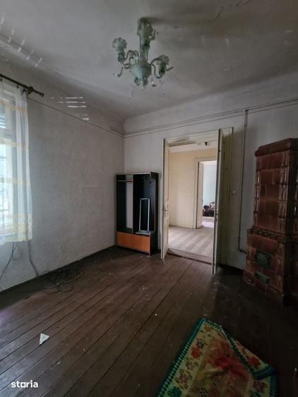Casă cu 4 camere în Tineretului