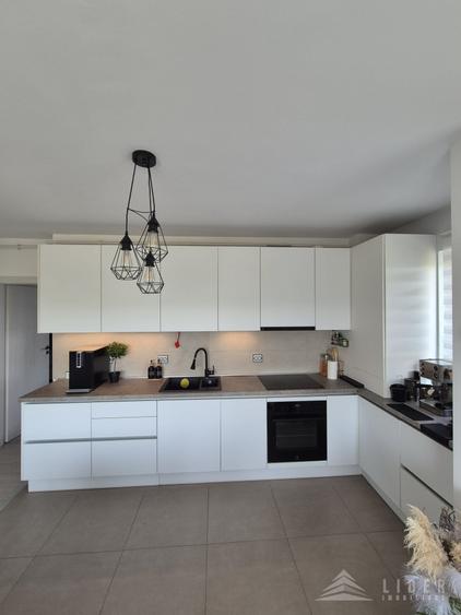 Apartament cu 3 camere semidecomandat, mobilat în Gheorgheni