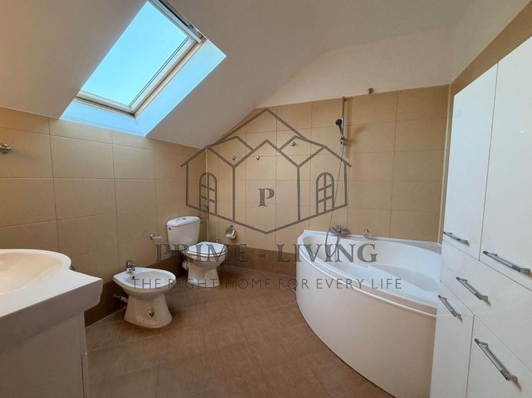 Casă individuală cu 6 camere cu Piscina în Iancu Nicolae