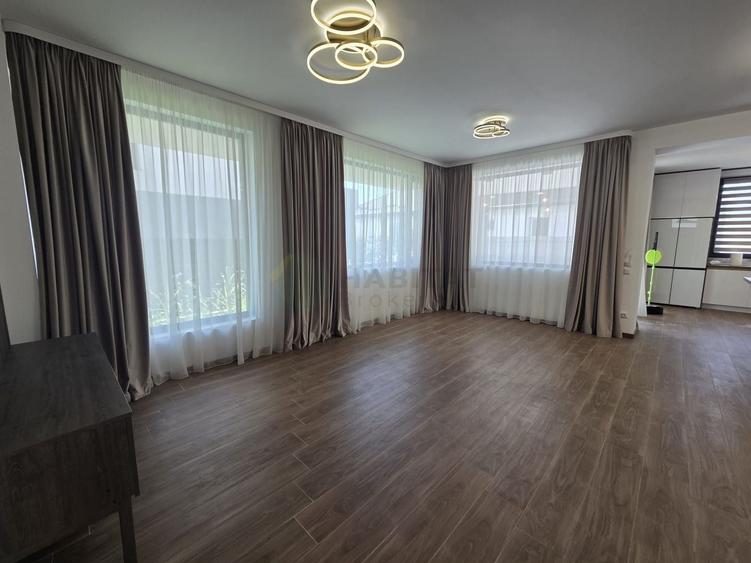 Casă individuală cu 5 camere cu Canalizare în Tunari