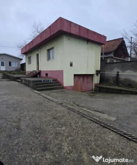 Casă cu 2 camere cu Teren 1200 Mp în 1 Mai