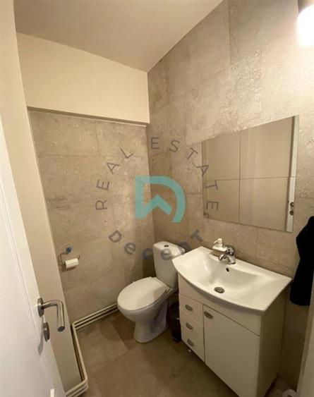 Apartament cu 3 camere decomandat în Răcădău