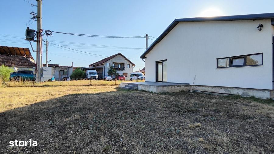 Casă cu 3 camere cu Teren 445 Mp în Zimandu Nou