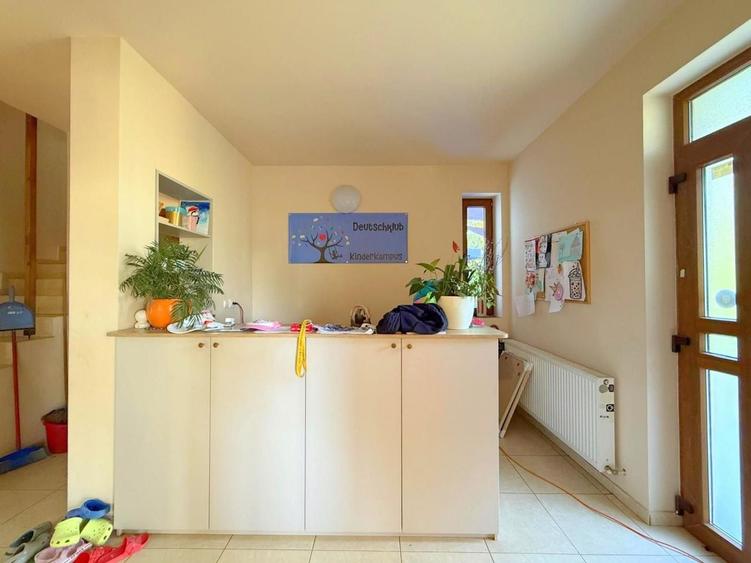 Casă individuală cu 5 camere cu Canalizare în Aradului